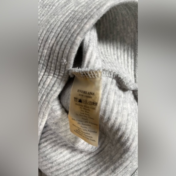 Everlane Heathered Gray Ribbed Boxy
Fit Cropped Sweater - Picture 3 of 5